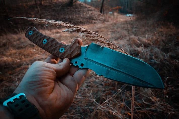 Fixed or Folding Knives