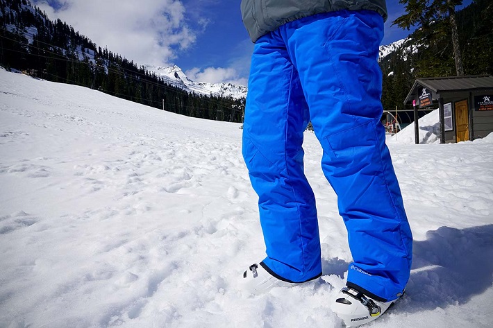 Snowboarding Tips: How to Choose the Right Snowboard Pants for Men ...